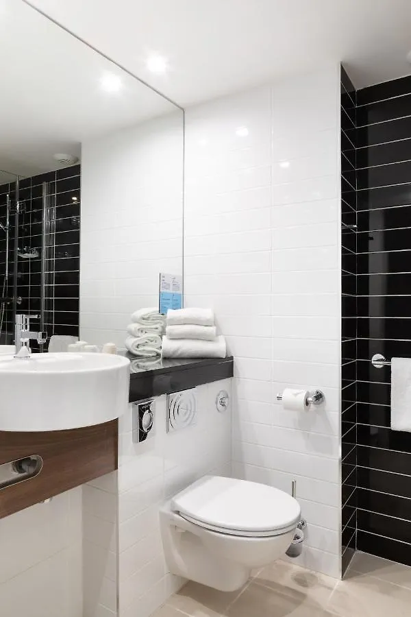 Holiday Inn Express - Marseille Airport, An Ihg Hotel Vitrolles  Vitrolles (Bouches-du-Rhone)