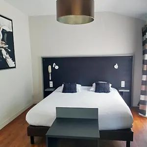 Du Cheval Blanc Hotel Baud